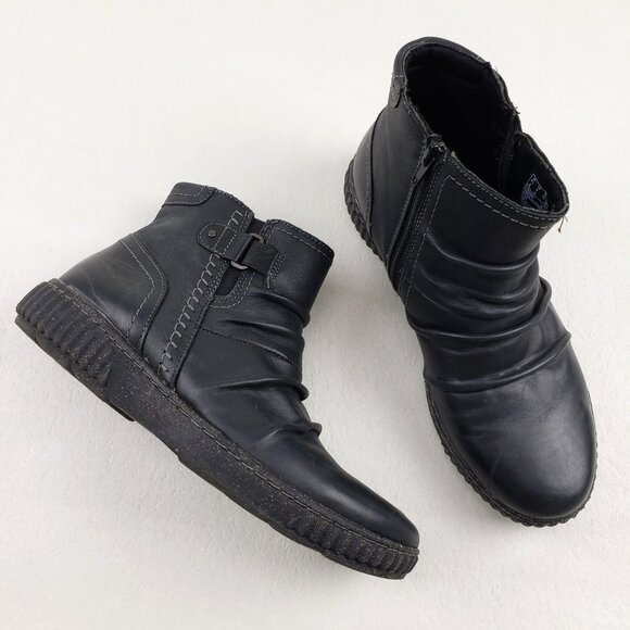 Clarks Caroline Orchid Ruched Ankle Boot Womens 9 Wide Black Leather Side Zip - Picture 1 of 12